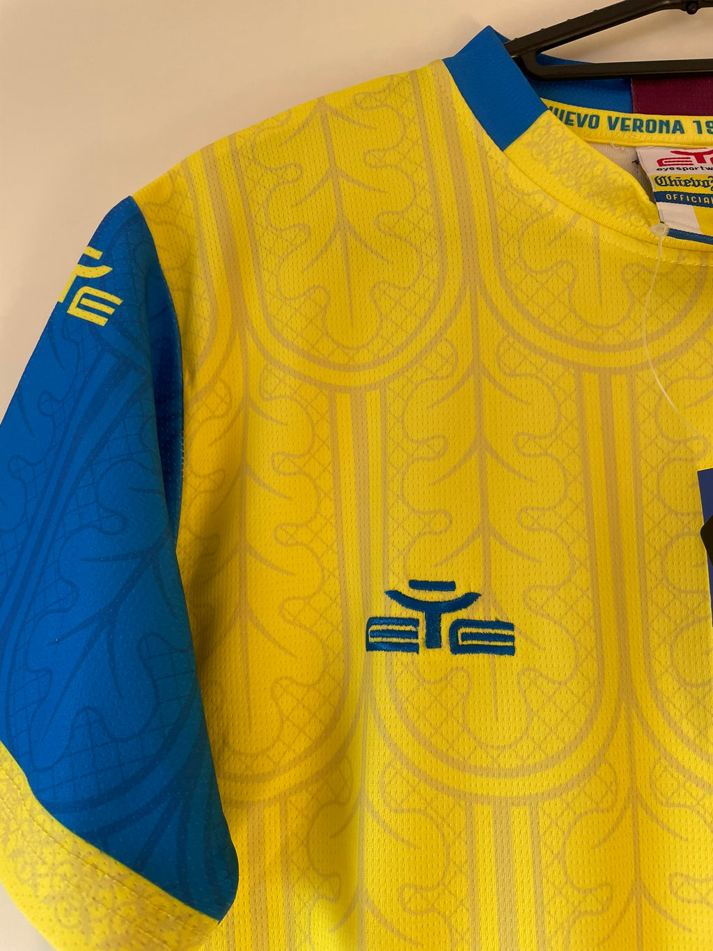 Chievo Verona Eye Sport 21/22 Home BNWT (S)