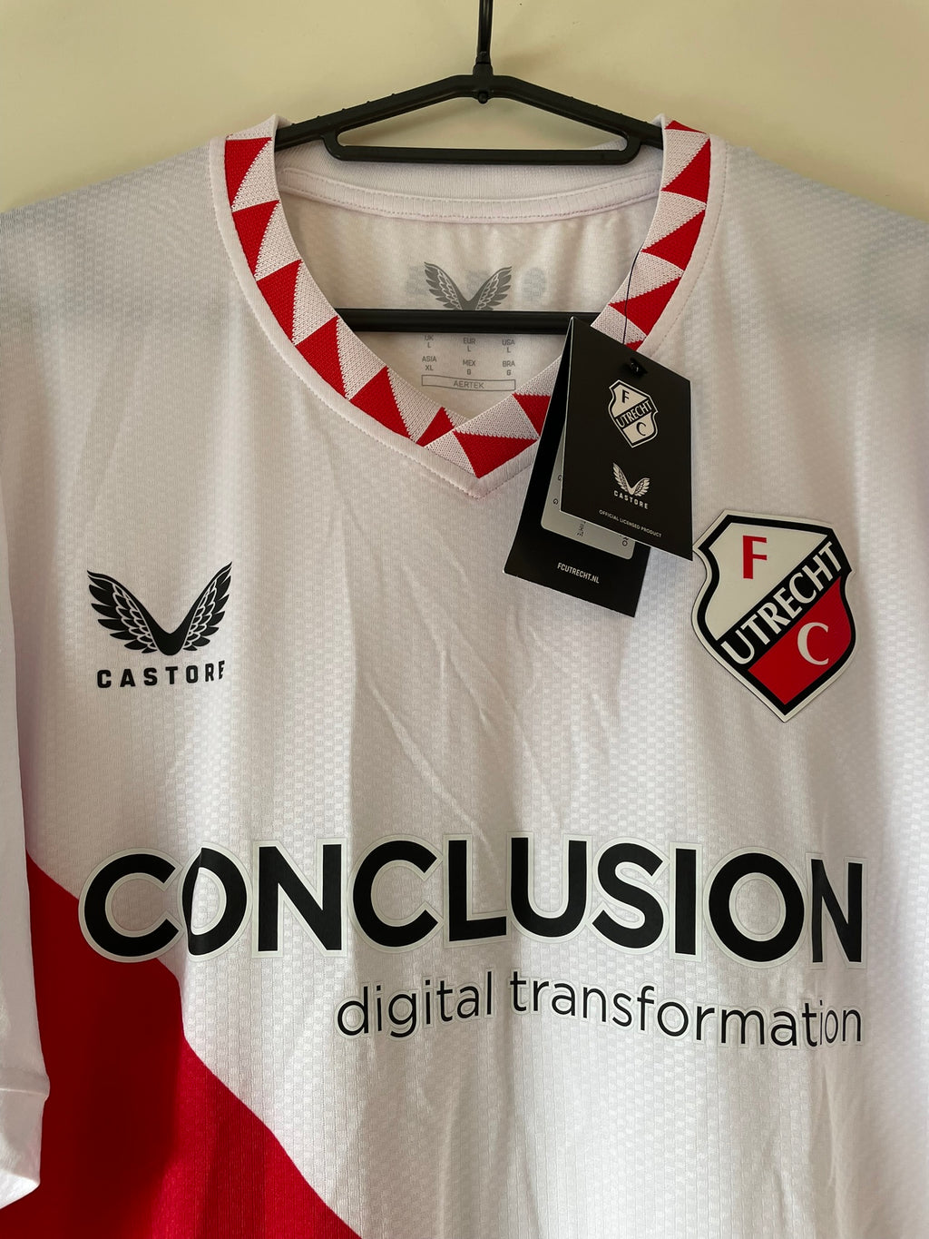 FC Utrecht Castore 24/25 Home Authentic BNWT (L)