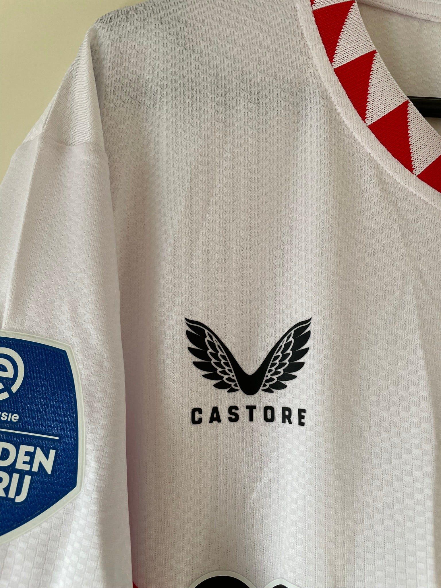 FC Utrecht Castore 24/25 Home Authentic BNWT (L)