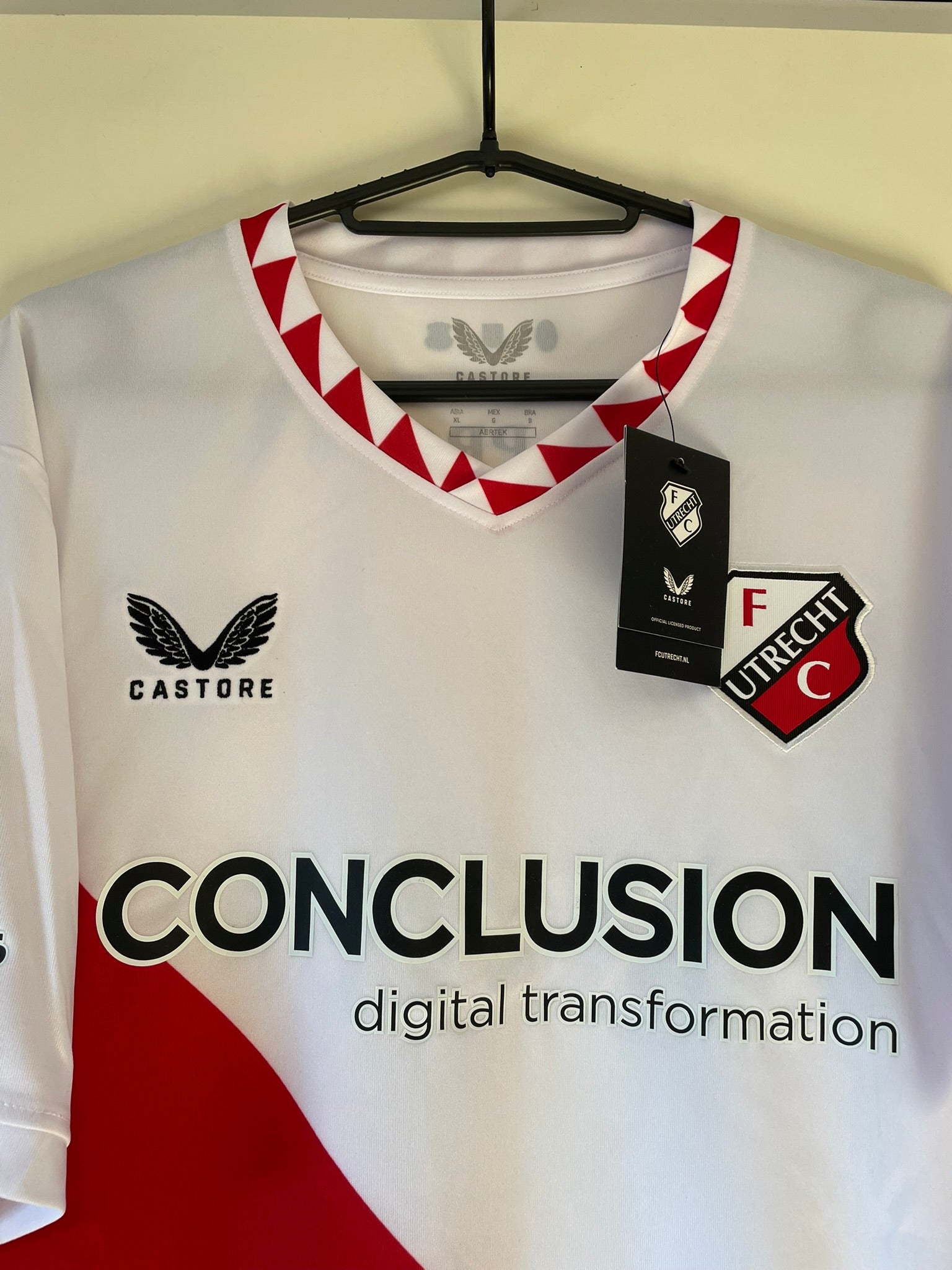 FC Utrecht Castore 24/25 Home BNWT (L)