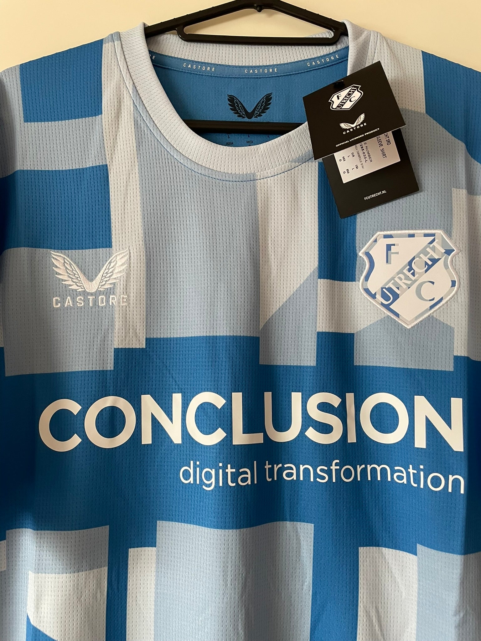 FC Utrecht Castore 25/26 Third BNWT (L)