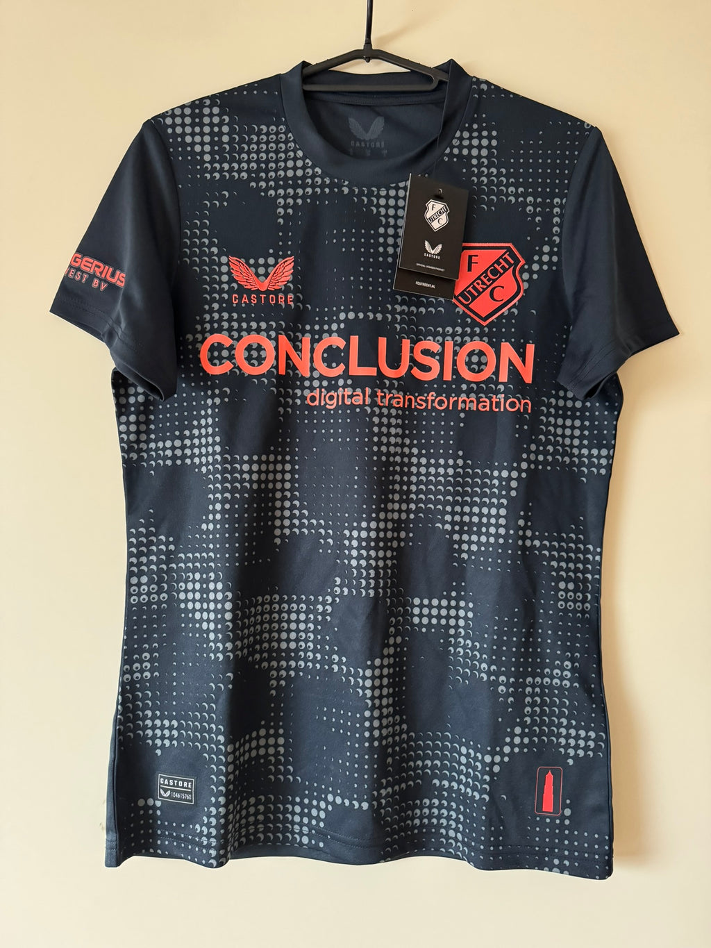 FC Utrecht Castore 24/25 Away Women BNWT (M)