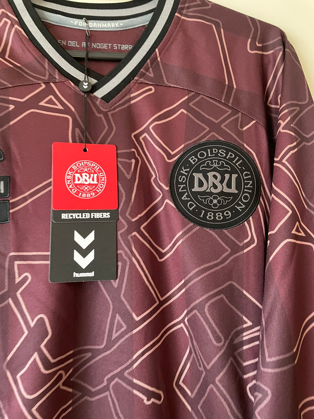 Denmark Hummel 2025 Special BNWT (M)
