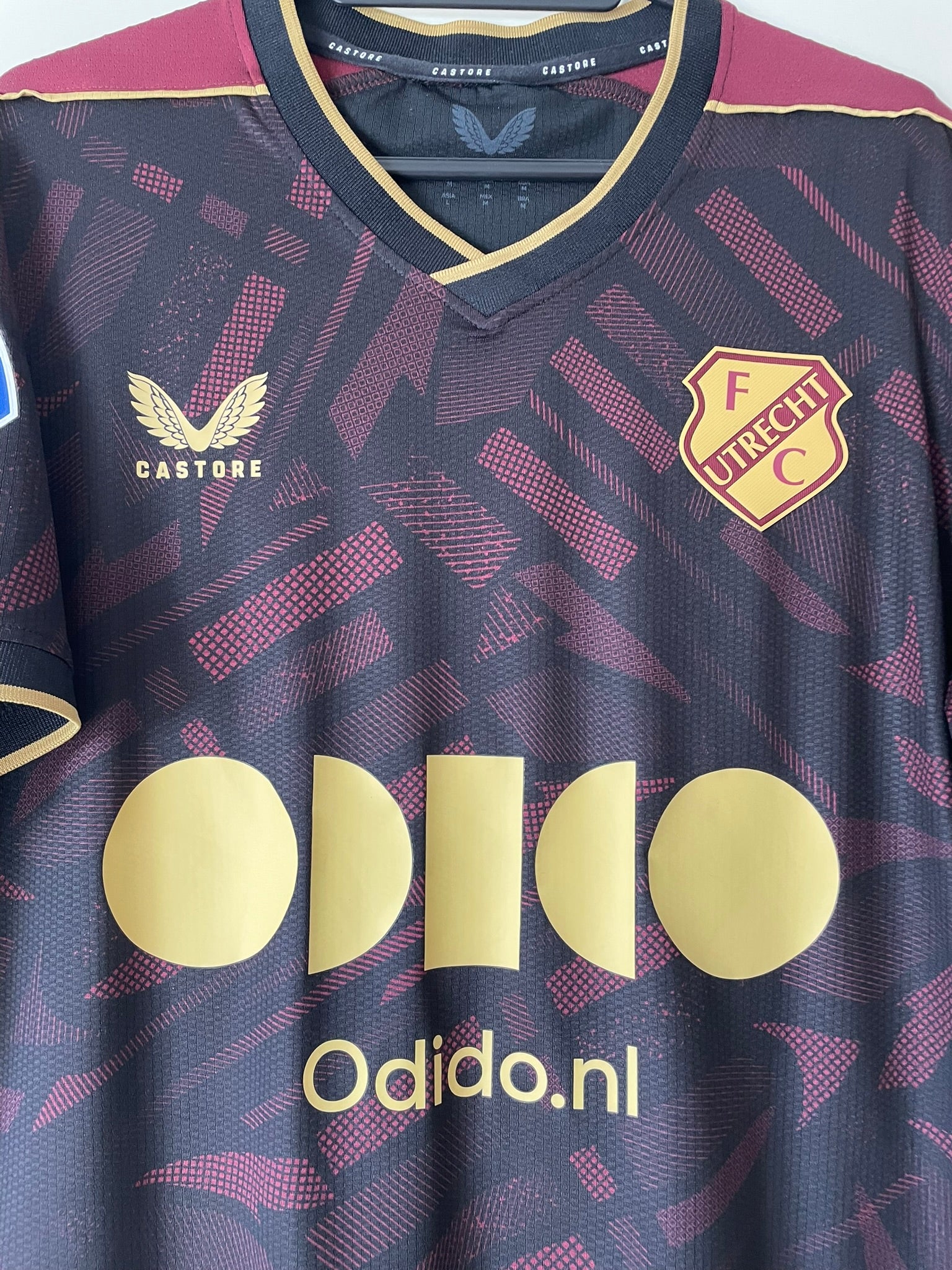 van der Maarel #2 FC Utrecht Castore 23/24 Away Authentic (M)