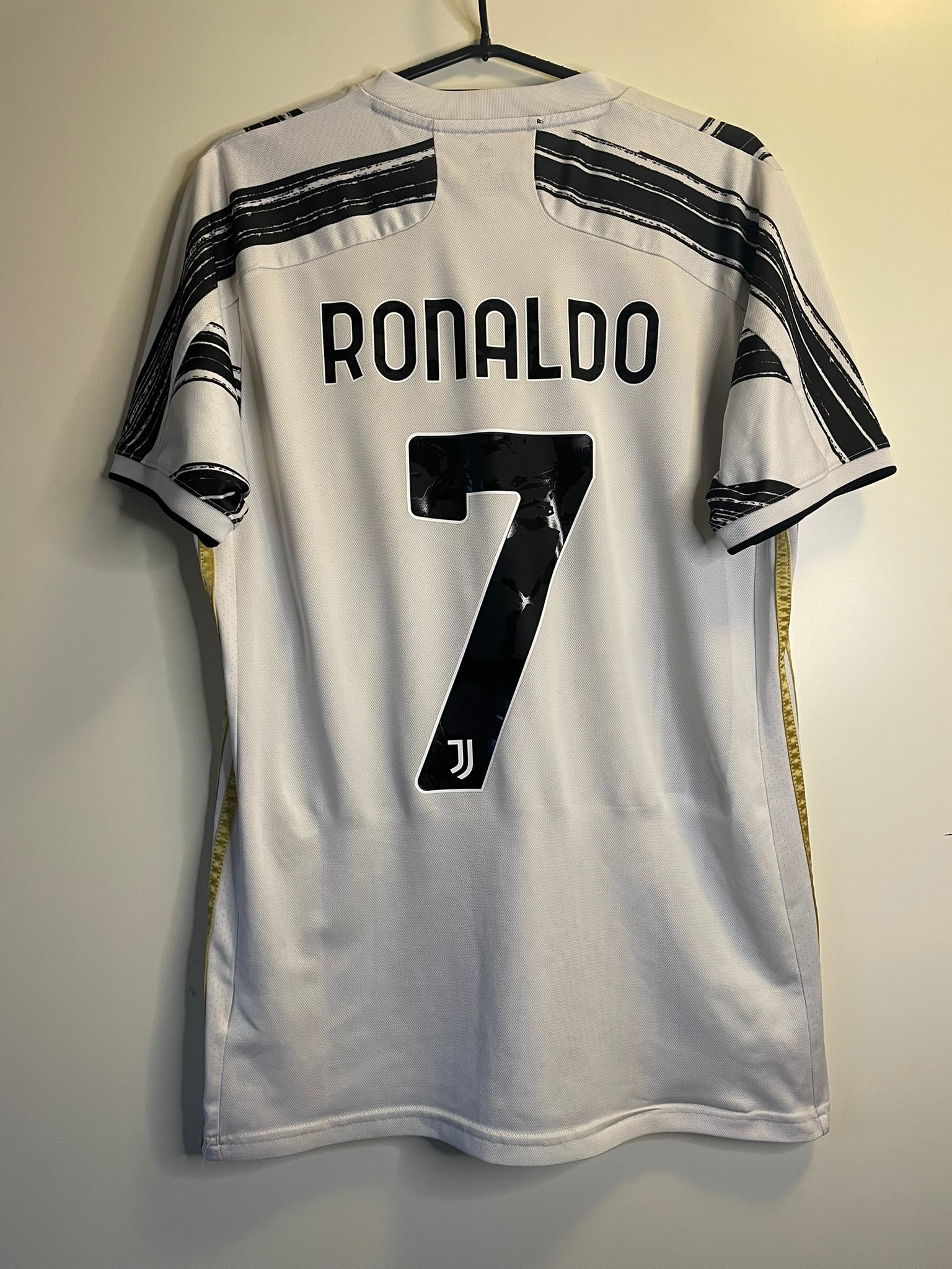 Cristiano Ronaldo #7 Juventus Adidas 20/21 Home (M)