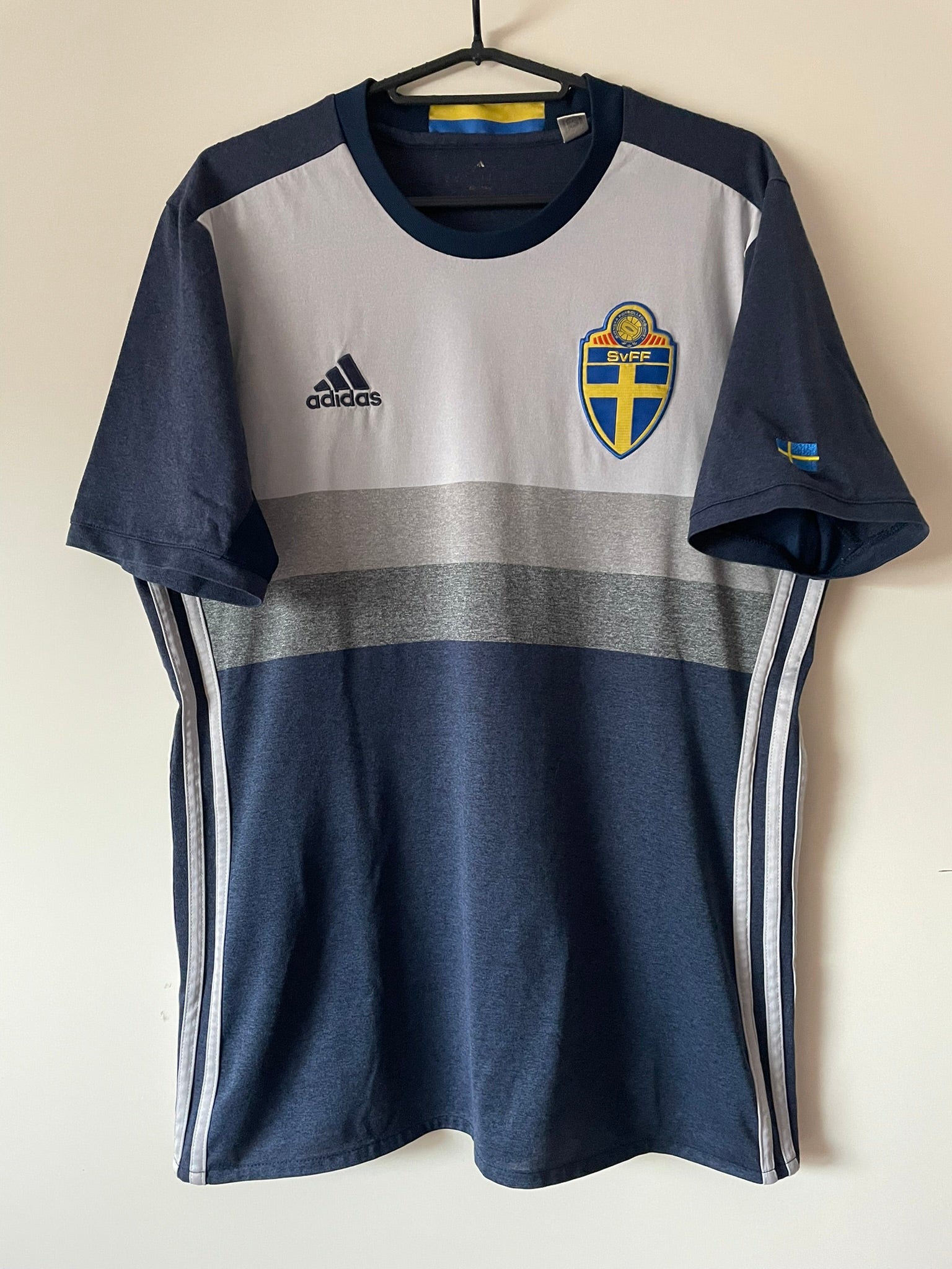 Sweden Adidas 2016-2018 Away (M)