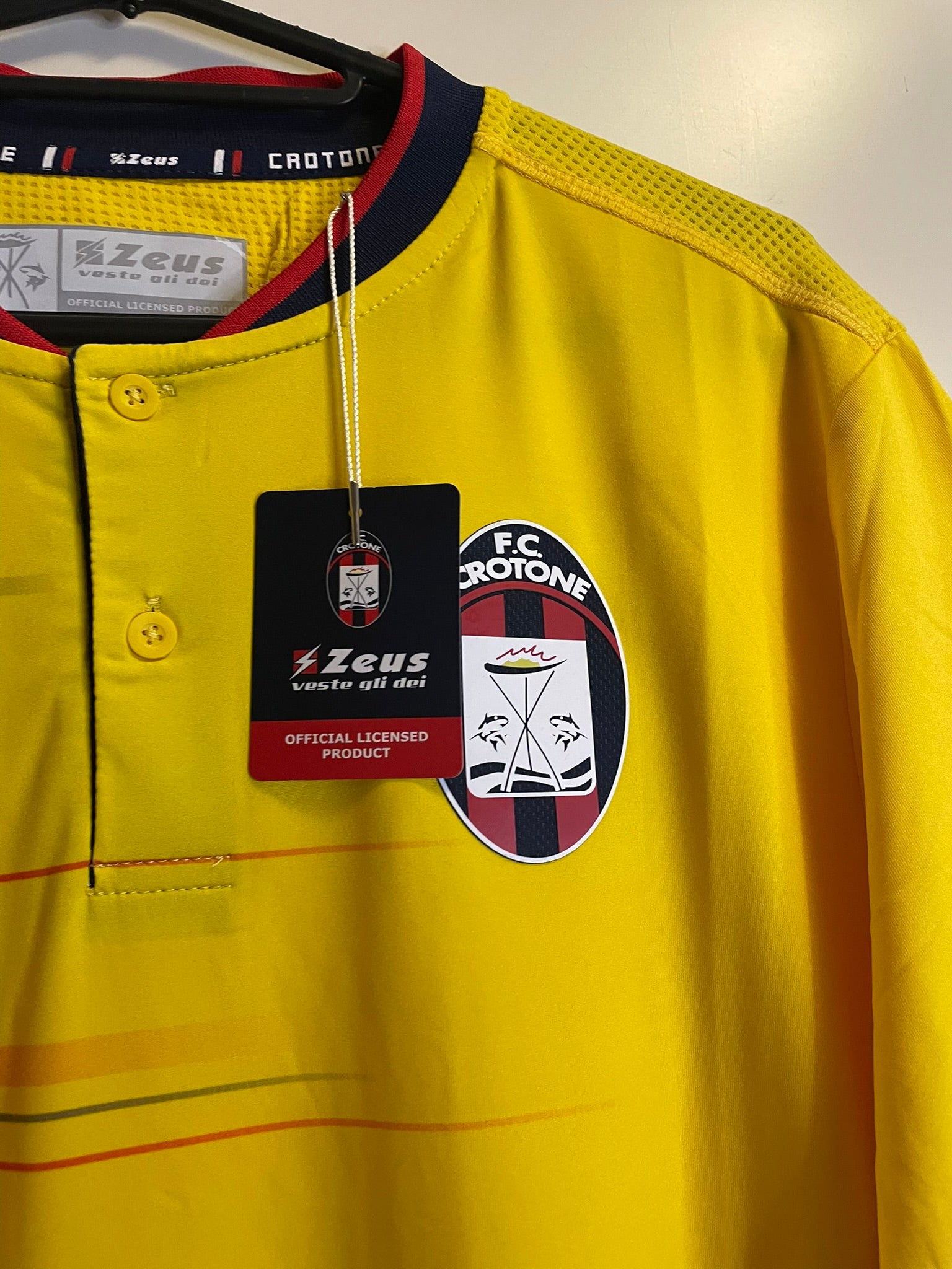 Crotone Zeus 19/20 Third BNWT (M)